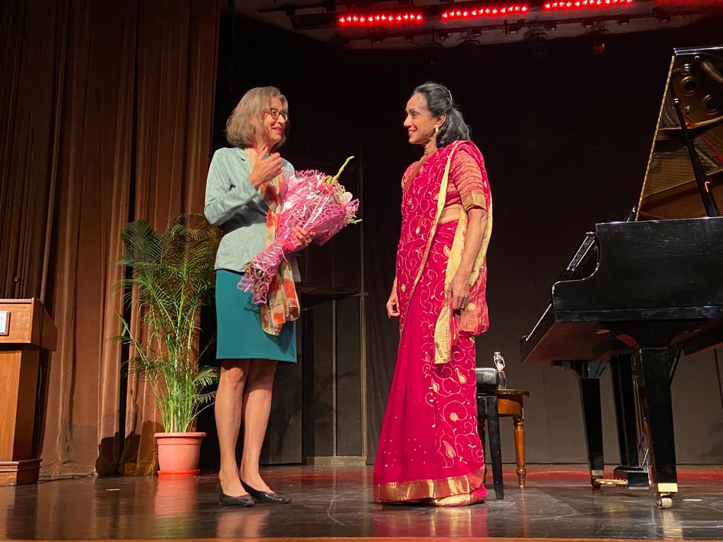 AustriainIndia's tweet photo. 🎼What a wonderful #musicalevening of #pianorecital🎹organized by the 🇦🇹 Cultural Forum New Delhi on the occasion of "50 years of #MarialenaFernandes as #musicalbridge between 🇦🇹🤝🇮🇳" at @habitatworld.

#AzadiKaAmritMahotsav
#75yearsofIndianIndependence
#Culturalexchange @iccr_hq https://t.co/eGxt7R81Yf