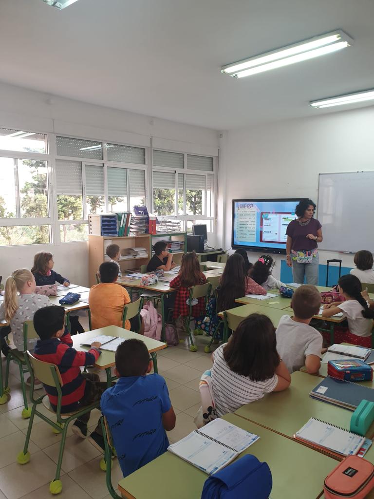 JMLapuerta's tweet photo. La semana pasada, los terceros asistieron a su primer taller “Aprendemos a Aprender” en el que se les explicó cómo usar la agenda de manera útil. ¡Participaron un montón y se lo pasaron genial! #AprendemosAAprender https://t.co/VJxaHvYMxc