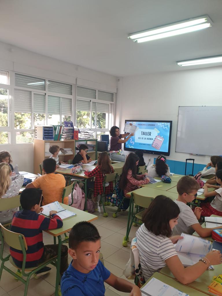 JMLapuerta's tweet photo. La semana pasada, los terceros asistieron a su primer taller “Aprendemos a Aprender” en el que se les explicó cómo usar la agenda de manera útil. ¡Participaron un montón y se lo pasaron genial! #AprendemosAAprender https://t.co/VJxaHvYMxc