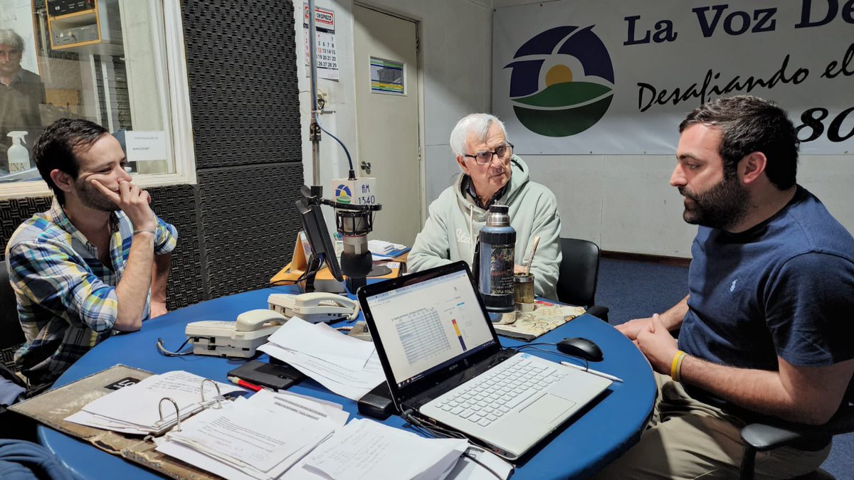 Armandocastaing's tweet photo. Arrancamos la mañana en La Voz de Melo con @SerranoAbella hablando de la elección de jóvenes del próximo sábado 29 ⚪️🔵

Dejando todo hasta el final 💪🏼 https://t.co/qi4ayH2pxs
