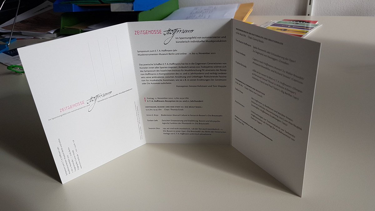TomWappler's tweet photo. Die Flyer für unser Hoffmann-Symposium sind da. Aber was heißt hier Flyer?! Postkarte und Programm in einem!
#etahoffmann #simpk https://t.co/GtusrLmpdw