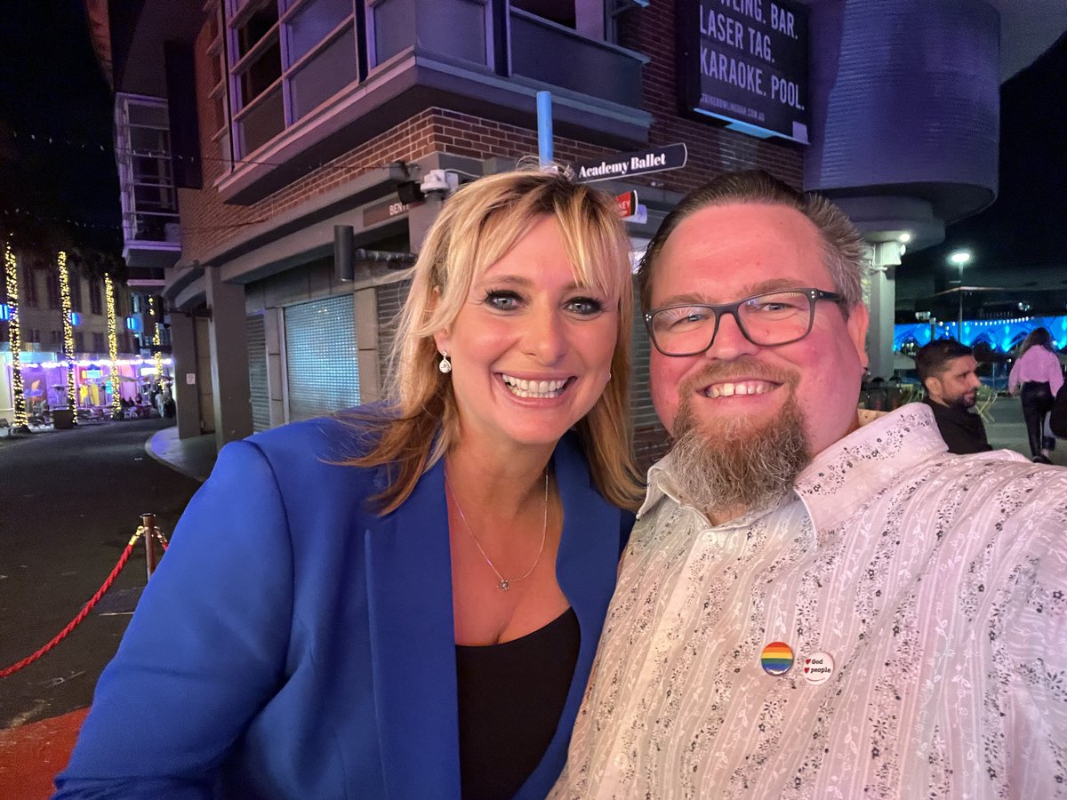SteveMolk's tweet photo. Wonderful time catching up with people after the #7Upfront event. Best way to end the night was chatting with @JohGriggs7! https://t.co/X7MMvmRkeC