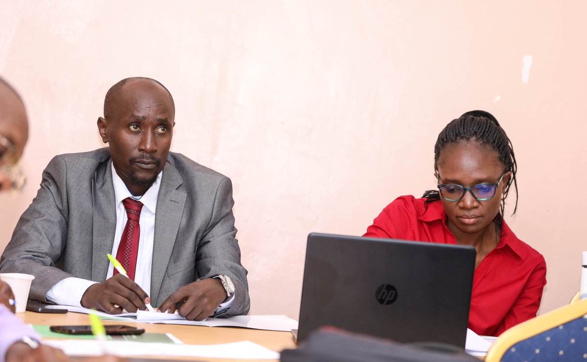 KSGBARINGO's tweet photo. Today, KSG Principal Lecturer Dr. Orwa Odhiambo engaged participants from the Judiciary attending a one-month Supervisory Management Course on how conflict manifests at work and approaches to mitigate the conflict to sustain service delivery.
#teamKSG https://t.co/qCb6oYTCO7