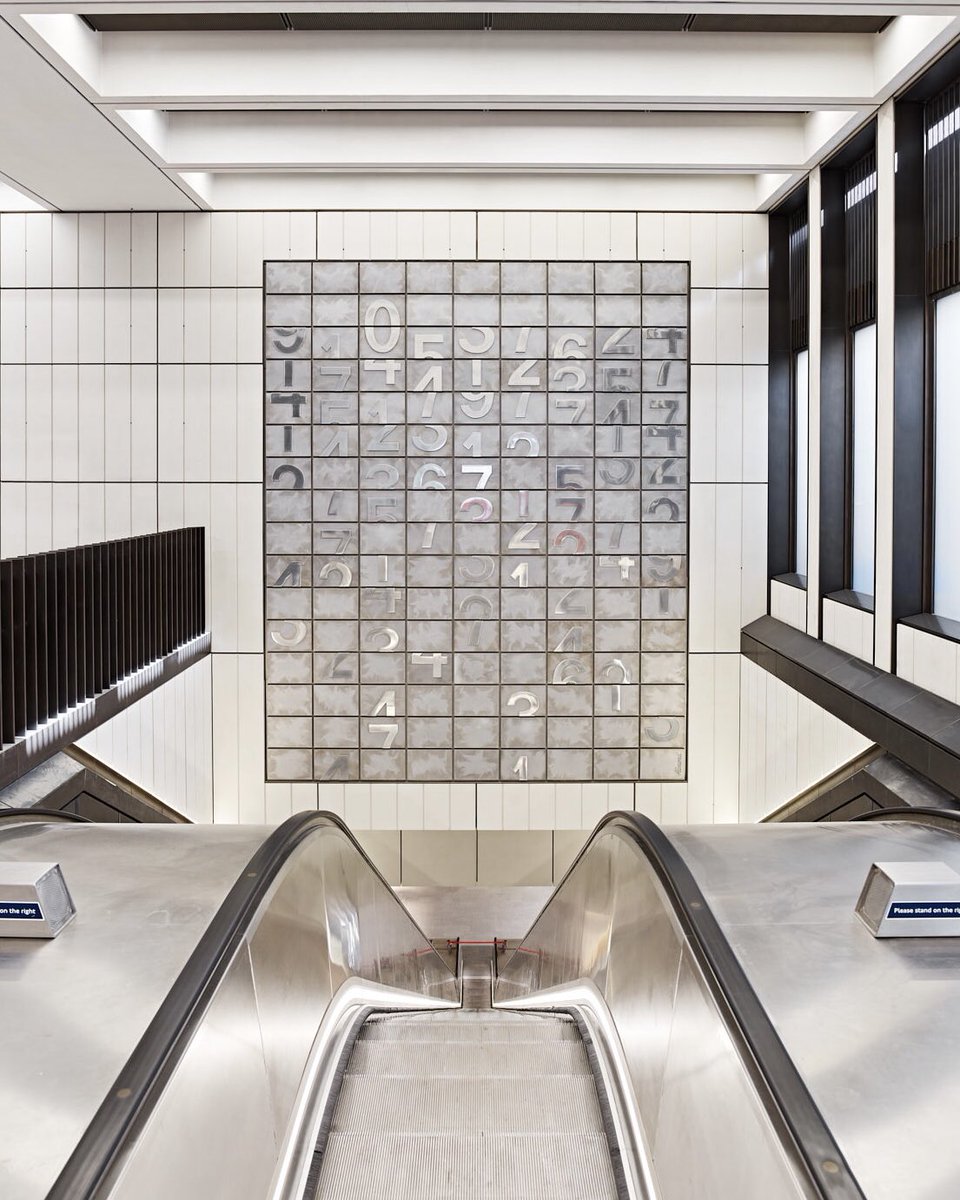 aotulondon's tweet photo. Three new permanent artworks by #DarrenAlmond are now on view at the new #BondStreetstation on the #Elizabethline! ✨
•
Find out more: https://t.co/Ba43EfAnZz
•
Photos: @gg_archard Courtesy the artist & @_WhiteCube
•
#BondSt #ElizabethLine #CrossrailArtProgramme #DarrenAlmond https://t.co/BHxXQqsBOT