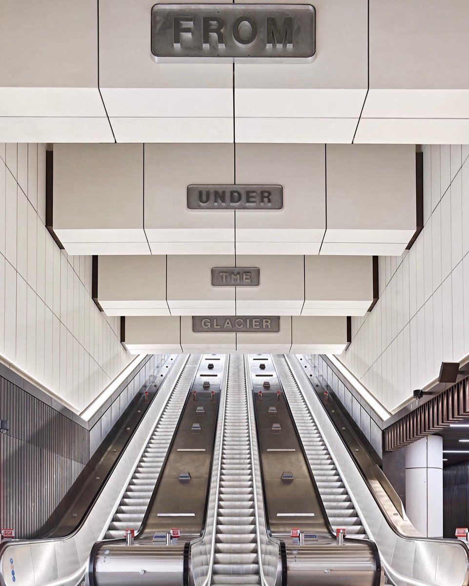 aotulondon's tweet photo. Three new permanent artworks by #DarrenAlmond are now on view at the new #BondStreetstation on the #Elizabethline! ✨
•
Find out more: https://t.co/Ba43EfAnZz
•
Photos: @gg_archard Courtesy the artist & @_WhiteCube
•
#BondSt #ElizabethLine #CrossrailArtProgramme #DarrenAlmond https://t.co/BHxXQqsBOT
