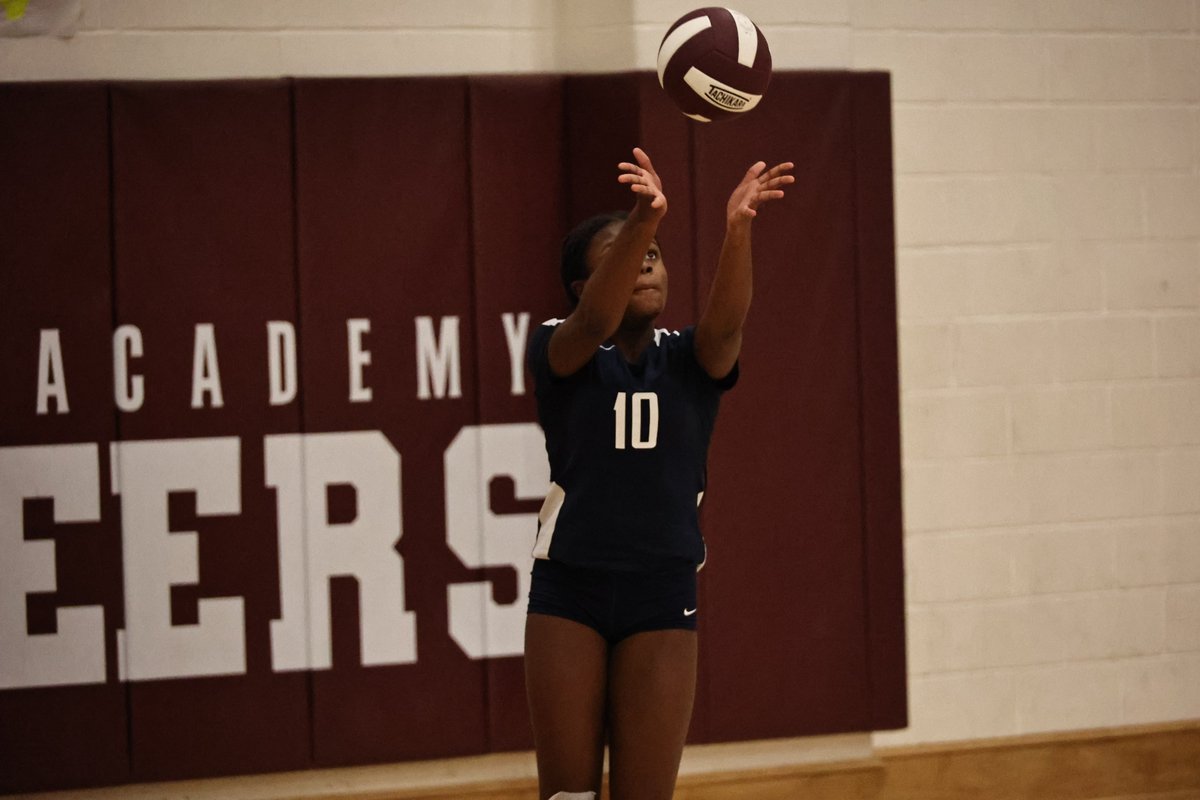 WFS 🏐 fell to Caravel last night, 3-1. Nathan ’23 tallied a match-high 19 digs and added 12 assists while Dealy ’24 put away a team-high 13 kills. Tabron ’24 recorded a match-high 6 blocks. Back in action on Thursday evening at 5:30pm in the West Gym. #QuakerMatters