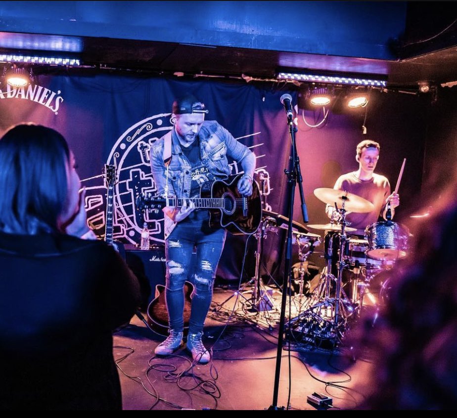 thedriivemusic's tweet photo. The DRIIVE in action! 🤘🏻

#thedriive #bbcintroducing #bbcintroducinglive #ukgigs #pasttense #altpop #poprock https://t.co/VAt0PrmY4N