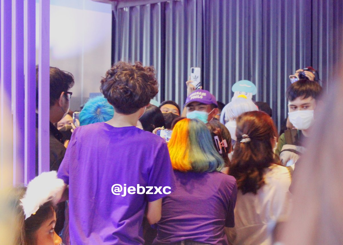 chax_nxk's tweet photo. เธรด ในขณะที่ผมถ่ายรูปใส่นัว
รูปนัวเหมือนชื่อตี้ เป็นการถ่ายรูปที่โคตรสู้ชีวิต และเป็นครั้งแรกที่อยากสูงมากกว่า 165 เดี๋ยวนั้น
#Iamsometimes #Patiizz #Jamezconer #MrYearn #Brownii3z #prueni #ใส่นัวแฟมิลี่ https://t.co/KUMfLnfXrp
