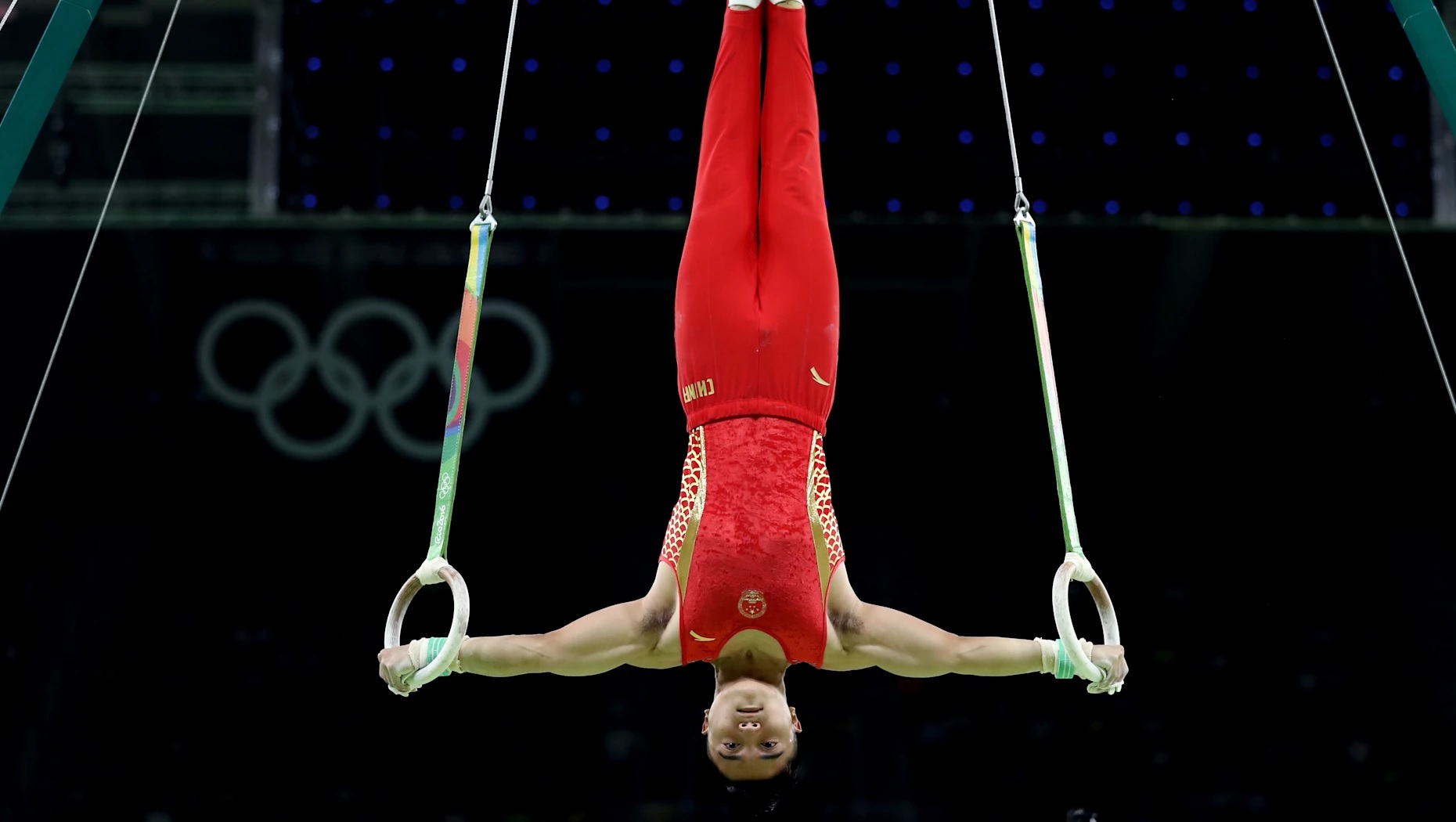 Элементы на воздушном кольце. Кольцо элемент гимнастики. Воздушное кольцо. Кольцо элемент гимнастики. Эквилибристика гимнастика цирк.