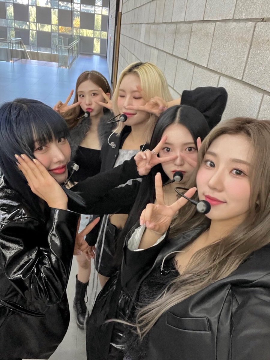mimiirose_offcl's tweet photo. [📸] 미미로즈 더쇼 완료💗

#SBSM #더쇼 미미로즈의 #KillMeMore 어떠셨나요 🤩

 화요일도 미미로즈 생각으로 하룰 채워~🎶

#mimiirose #미미로즈 #KillMeMore #인효리 #최연재 #한예원 #윤지아 #서윤주
#YESIMENTERTAINMENT https://t.co/14pIdBMHwG