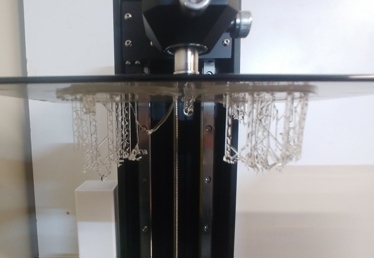 RocketsAndRadio's tweet image. I found resin so clear you wouldn't believe it was there (the supports are over cured so you can see them of course) #3dprinting #resin #failedprint