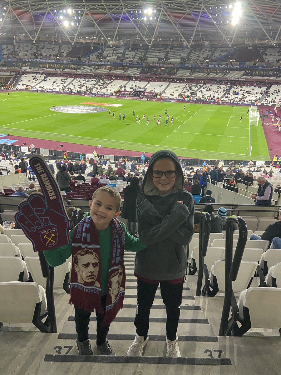 HjMcQuade's tweet photo. @WestHam @premierleague My boys at the game last night ��🏻 https://t.co/pzwRKkecak