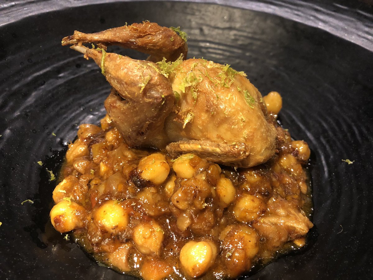 Para una comida o cena informal en Las Palmas de Gran Canaria muy buen <a href="/CUERNOCABRA_GC/">CUERNOCABRA</a> de @safecruz en la zona Gourmet de El Corte Inglés. Platos modernos muy vinculados al producto y al recetario de las islas y una importante oferta de vinos canarios.