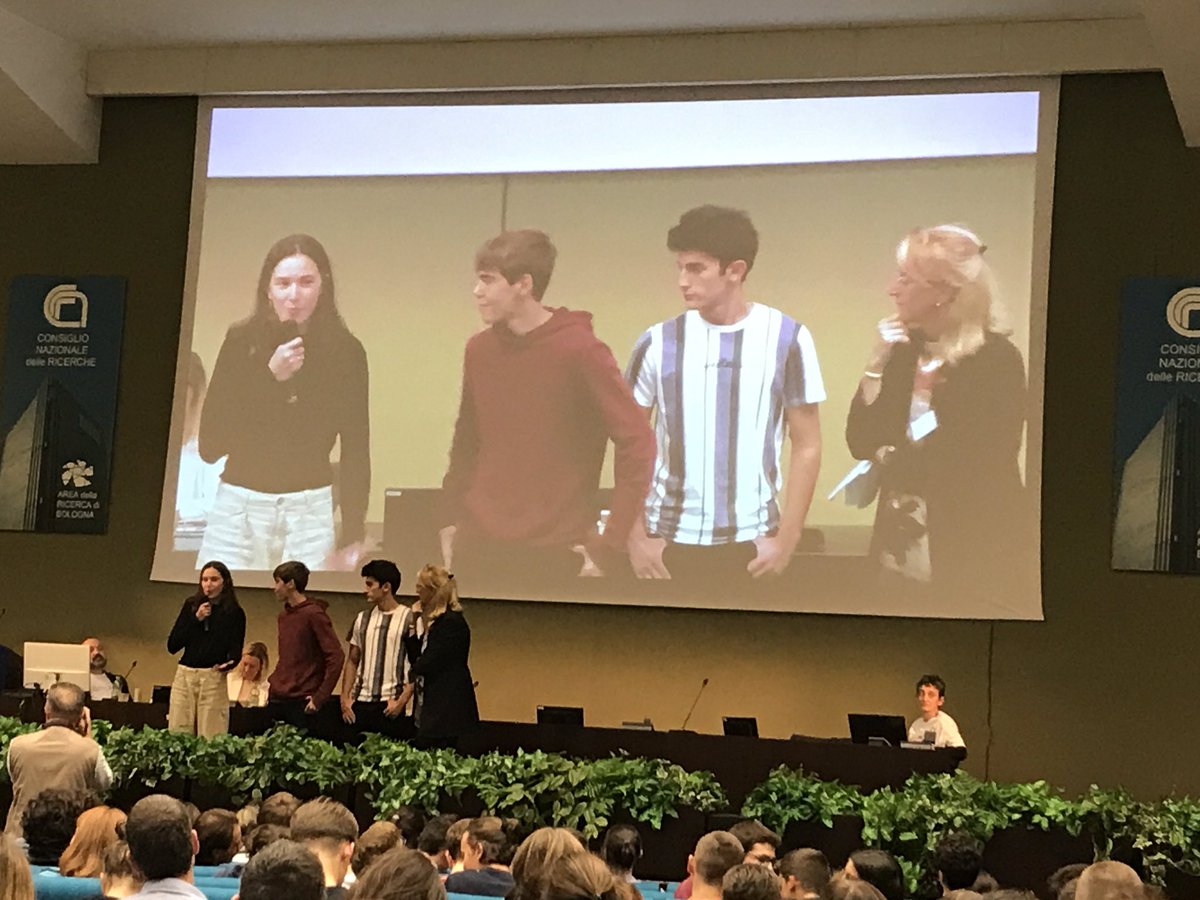 michelataxistro's tweet photo. If you were here, you would feel the warmth of the boys and girls together with the passion for what they have done and what we hope they can do in the future.
European projects @RM_Schools #researchlanguage
#stem #science #research #inspire #creativity #future #edu #rmatschools https://t.co/hvN7qrztb8