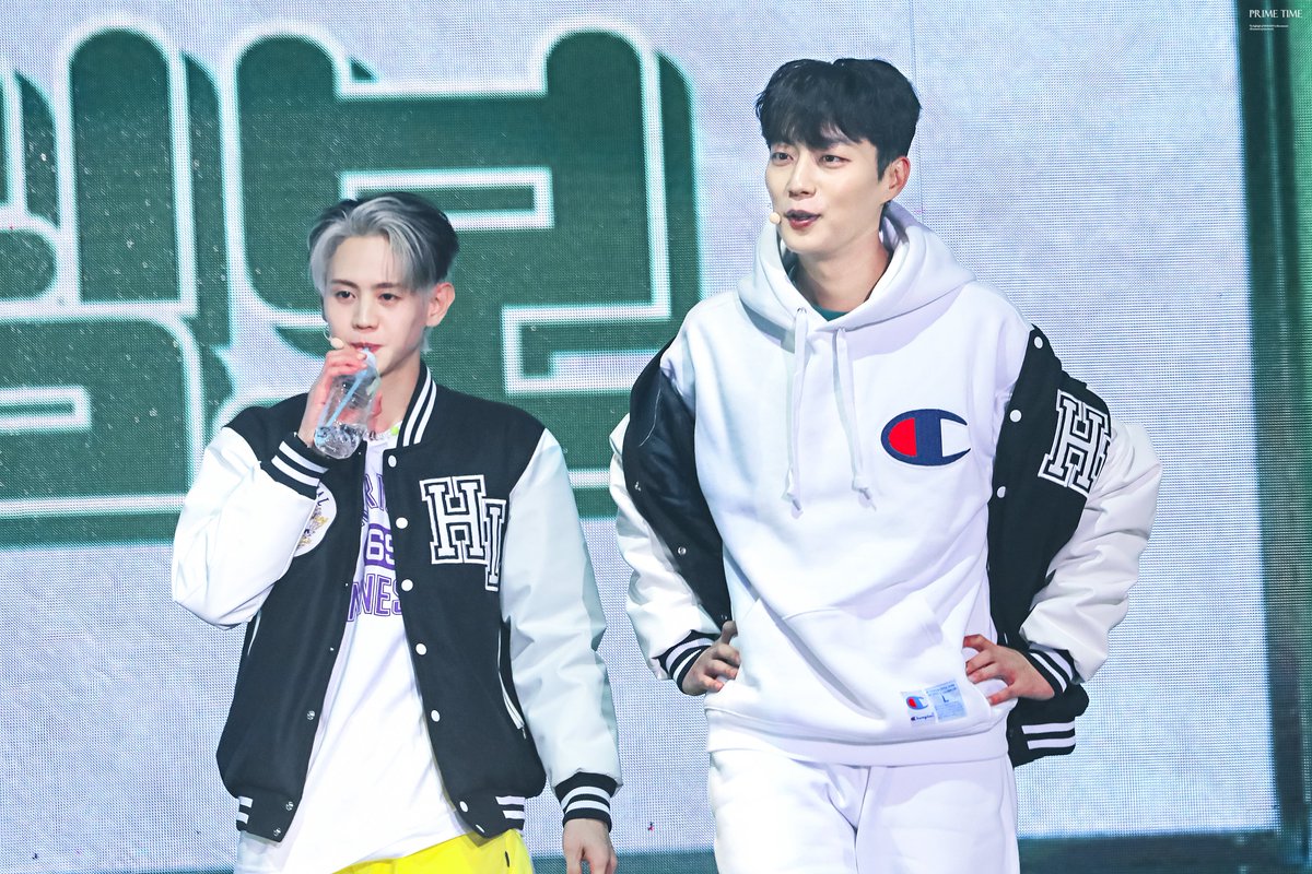 PT_DJ74's tweet photo. 221015 하이라이트 팬콘 

소형강쥐 대형강쥐 

#하이라이트 #윤두준 #양요섭 https://t.co/NFRtVWubTX