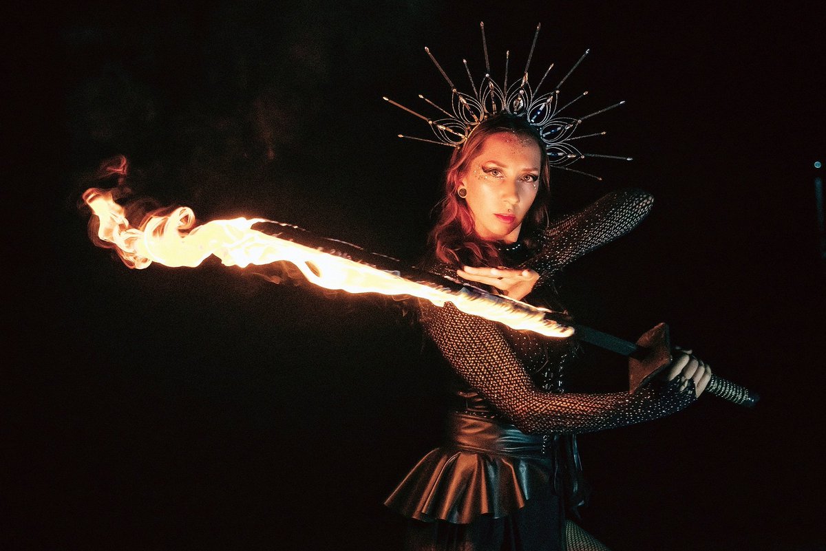 EnchantressSG's tweet photo. My new passion.  Fire performing 😍🔥

#enchantress_fire #firemuse #fireshow #performer https://t.co/CbwVvaODoe