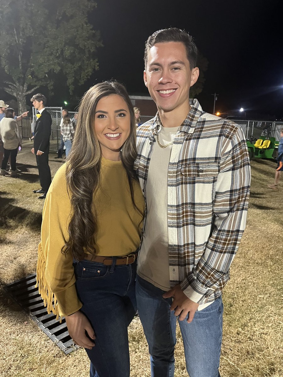 karli_rose7's tweet photo. Happy birthday @gardner_grady!! I love you!❤️ #kobeyear https://t.co/8Z1tsfHcSL