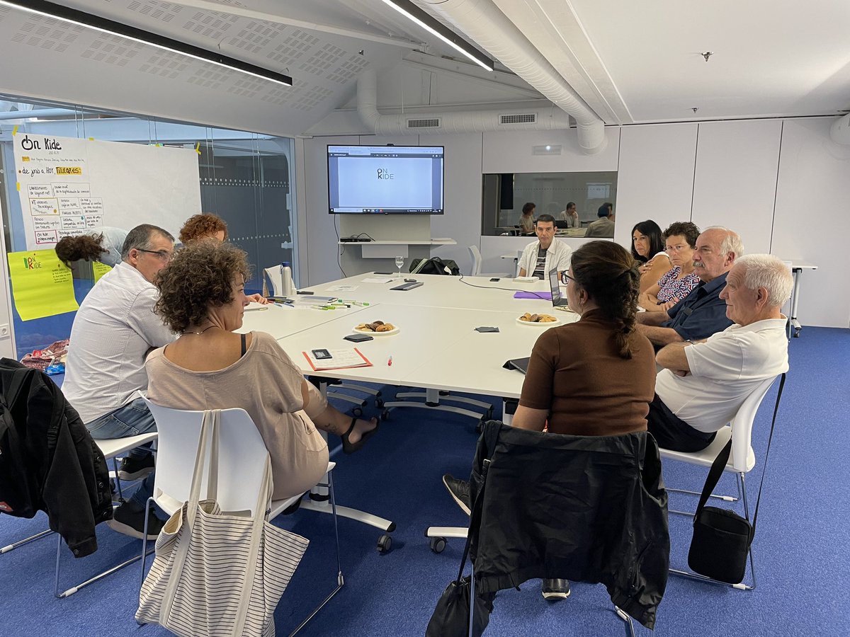 DSSLagunkoia's tweet photo. En #OnKide, el espacio de trabajo q compartimos las entidades que en #Donostia acompañan a las personas mayores en la adquisición y mejora de sus competencias digitales, compartiendo hoy avances de estos últimos meses.
#EquidadDigitalParaTodasLasEdades https://t.co/x6lAA1dLmb