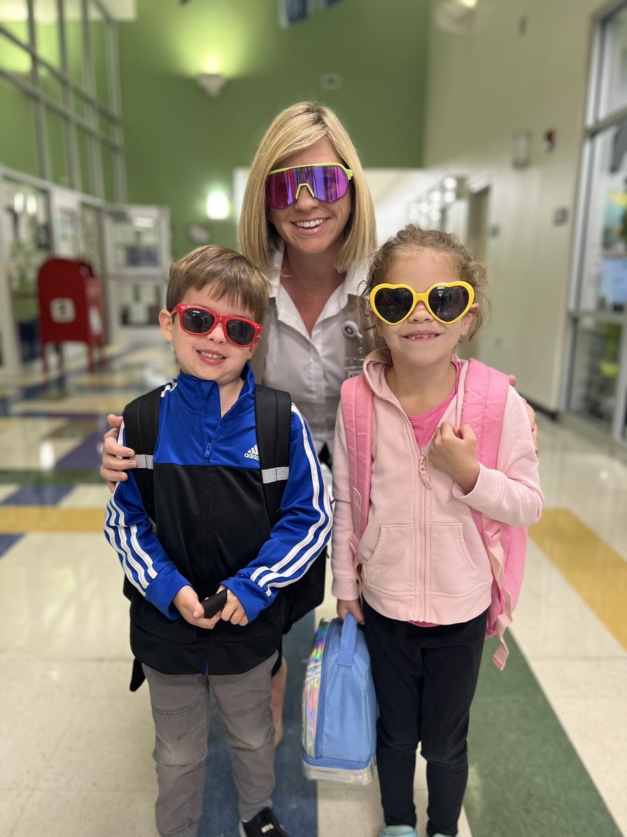 theotooles's tweet photo. Red Ribbon Week! Shade out drugs! #RedRibbonWeek2022 #SoaringtoNewHeights #Eagles #lovewhatyoudo https://t.co/tSDmNsyP1U