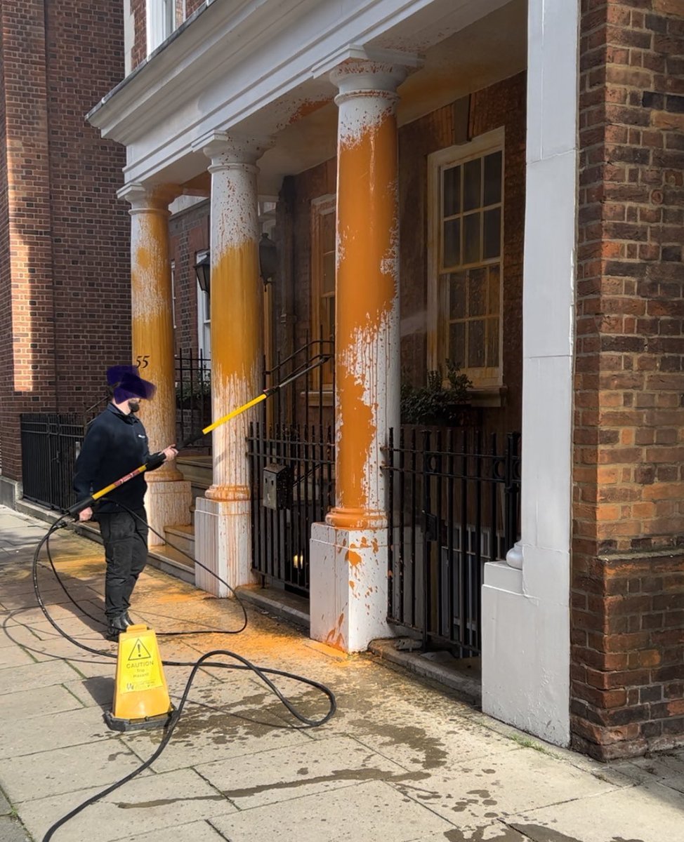 alysdenby's tweet image. Ordinary working people left to clean up the mess left by entitled Just Stop Oil protesters