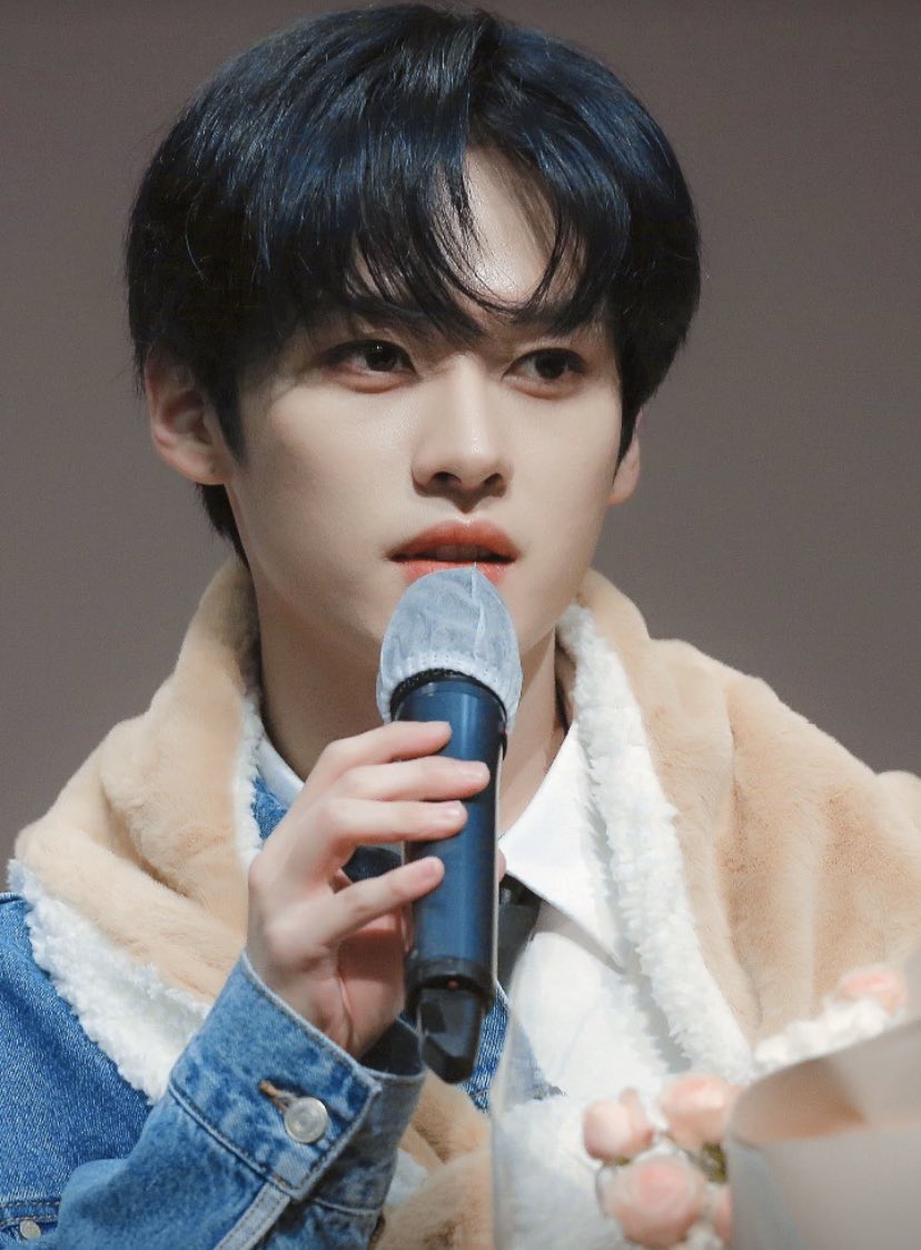 WpxsI's tweet photo. Happy birthday 🥳🎉🎉🐱#MAMAVOTE #StrayKids https://t.co/MxZD4n4kfH