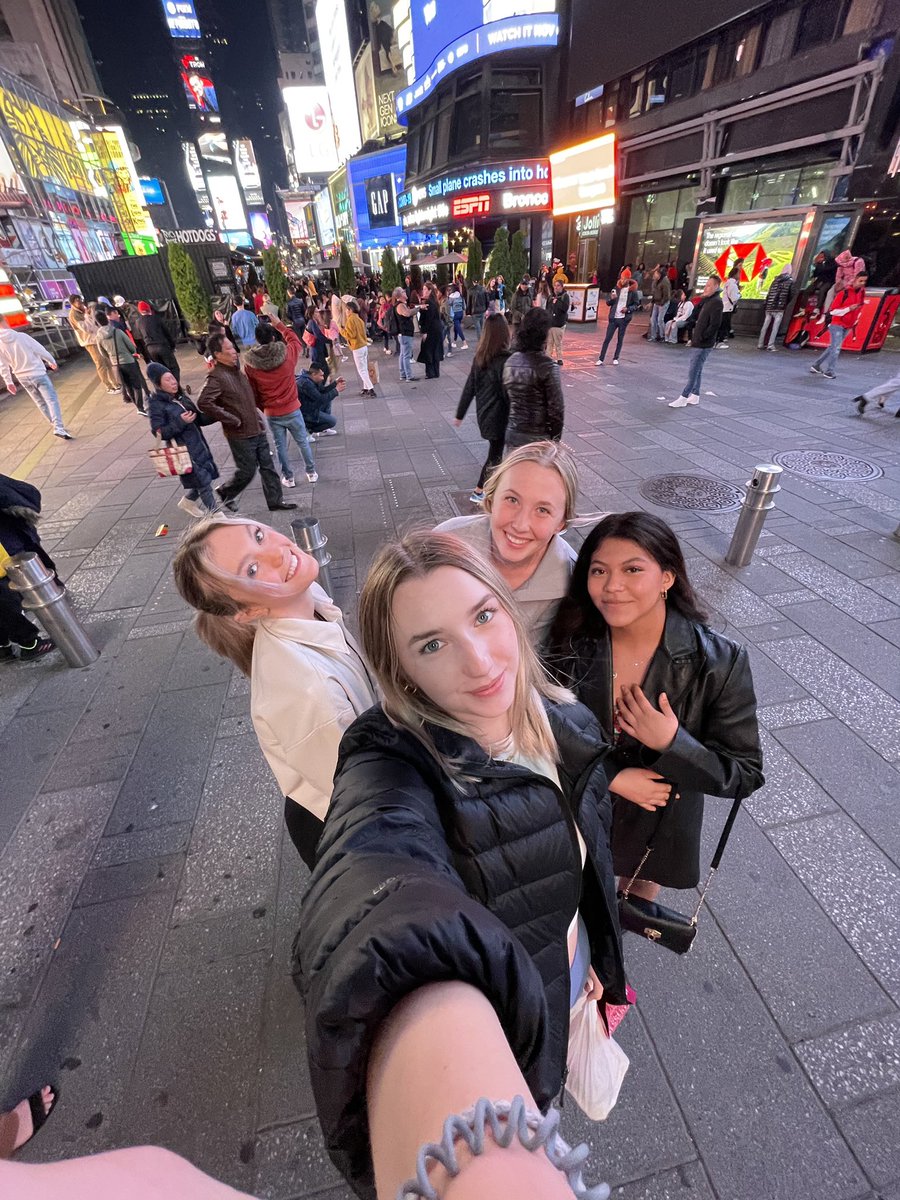 orayangle's tweet photo. @Gonzaga_CPD #ZAGSonWallStreet. NYC Trek women exploring the Big Apple. https://t.co/ri87SNZFbU