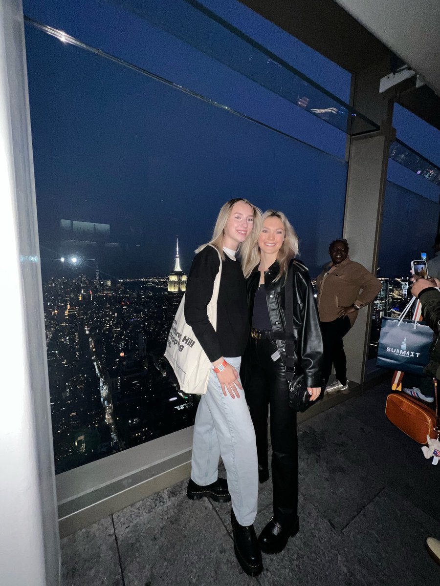 orayangle's tweet photo. @Gonzaga_CPD #ZAGSonWallStreet. NYC Trek women exploring the Big Apple. https://t.co/ri87SNZFbU