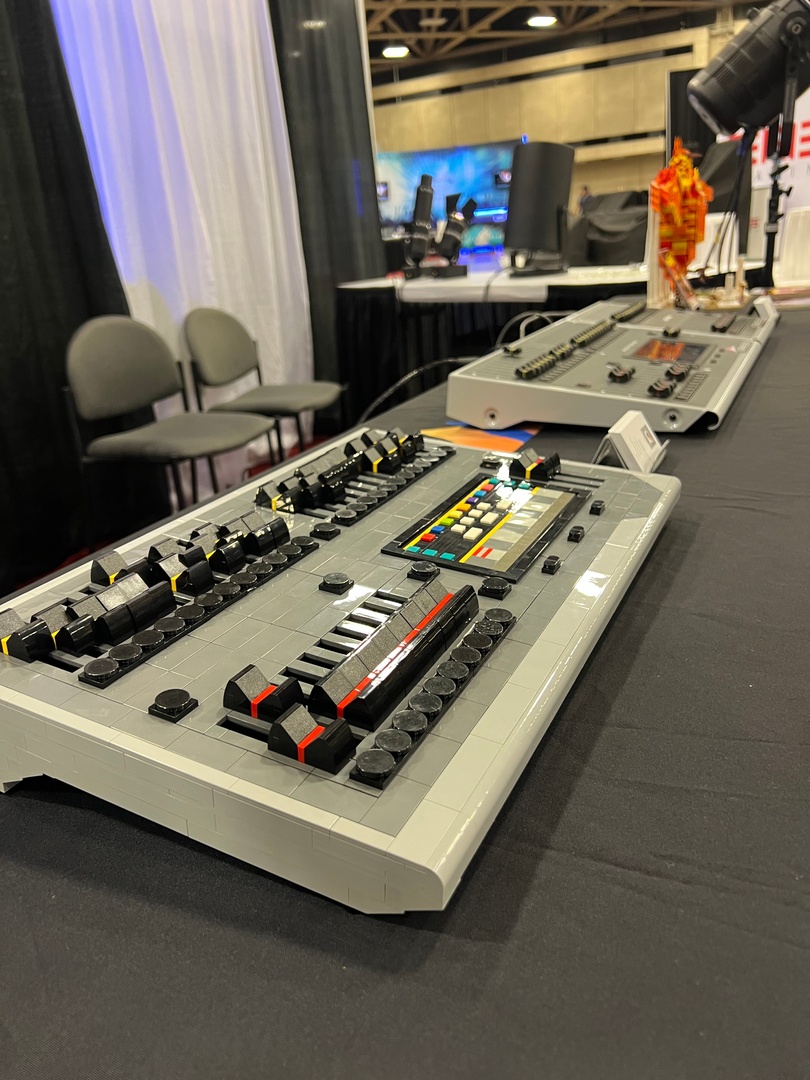 altmanlighting's tweet photo. We're so glad to be back at CFX!

Stop by our booth to check out the wonderful products... and LEGO builds that we brought to share with you!

#parlight #architecturallightingsolutions https://t.co/AOI2w4Vg8K