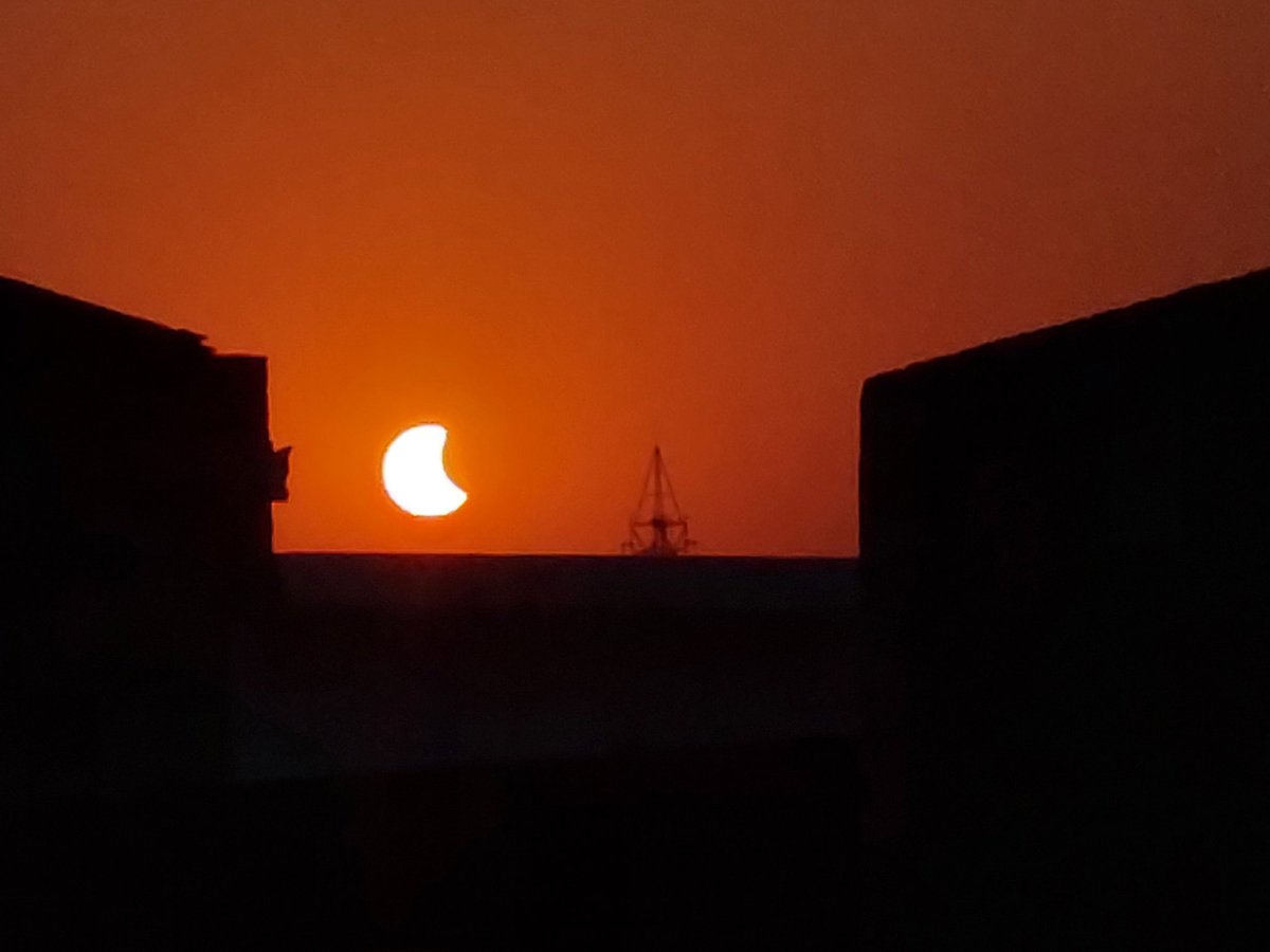 AdarshRaj275569's tweet photo. #SolarEclipse #solareclipseindia #SolarEclipse2022LIVE https://t.co/oLIRHstcuD