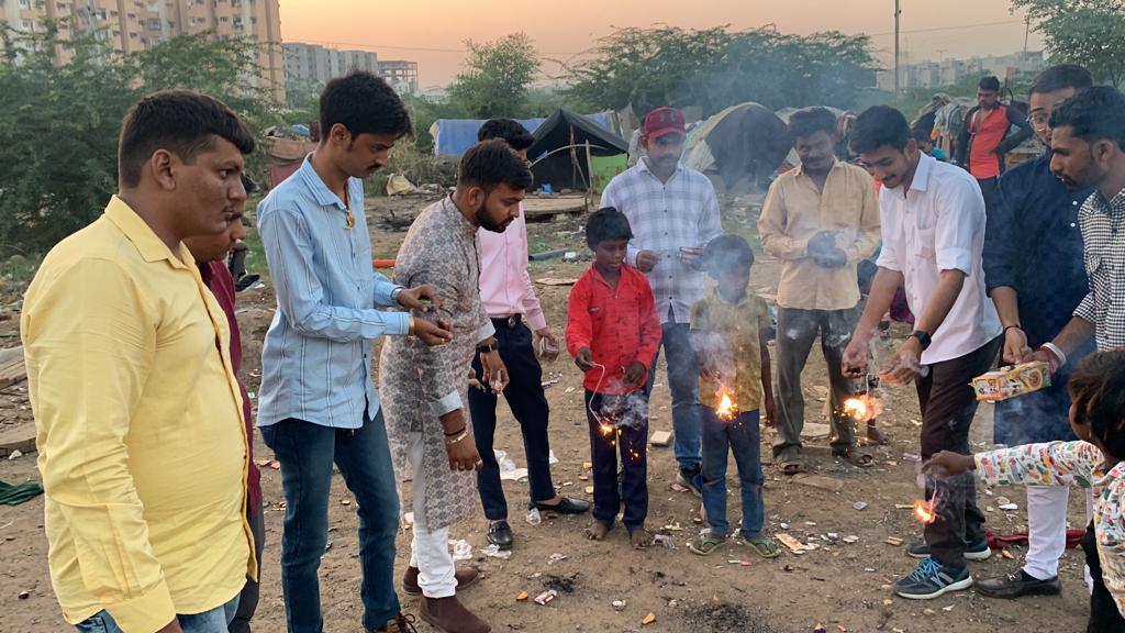 MkbuAbvp's tweet photo. અભાવિપ ભાવનગર SFS (STUDENTS FOR SEVA ) અંતર્ગત દીપોત્સવ-૨૦૨૨ કાર્યક્રમ નિમિતે સેવા વસ્તીમાં બાળકો સાથે ફટાકડા ફોડીને દીપોત્સવની ઉજવણી કરવામાં આવી
@ABVPGujarat https://t.co/8S7VAIgNjh