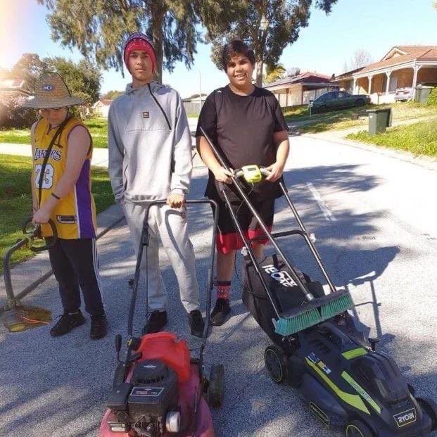 zaaron23's tweet image. Cassius Turvey’s and his mate’s lawn mowing business. Doing lawns for whatever you wanted to pay them ❤️