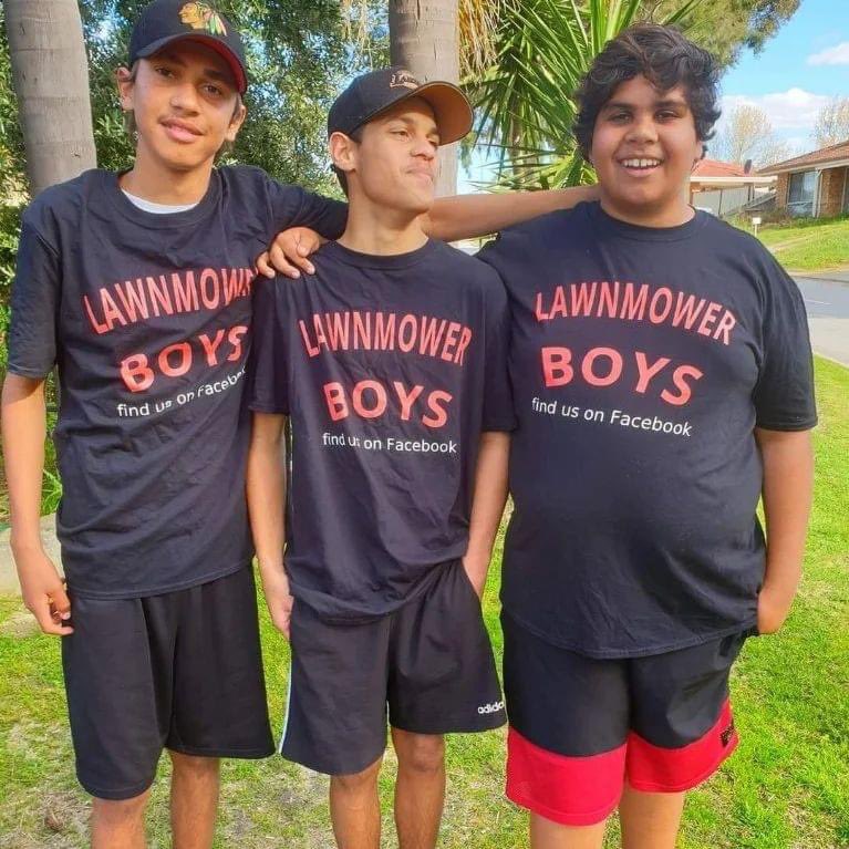 zaaron23's tweet image. Cassius Turvey’s and his mate’s lawn mowing business. Doing lawns for whatever you wanted to pay them ❤️