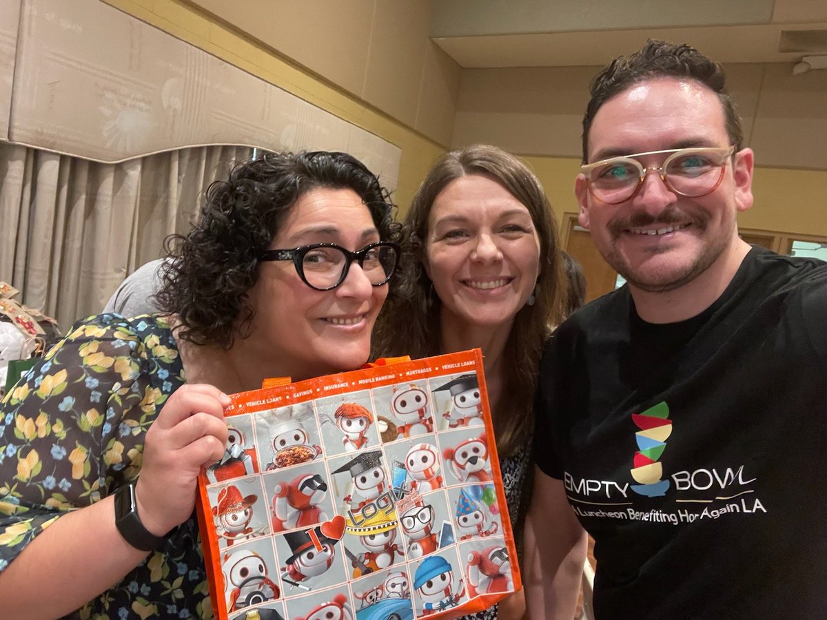 acalagias's tweet photo. As community partners, we want to #makeadifference. #HomeAgainLA is committed to housing, & @LogixFCU is helping w/ this effort. Supporting w/ donations, & welcome-home kits will allow for more to celebrate at home during the holidays! #orangeweglad https://t.co/g9qxfRSNrZ https://t.co/riXmpzUEVg