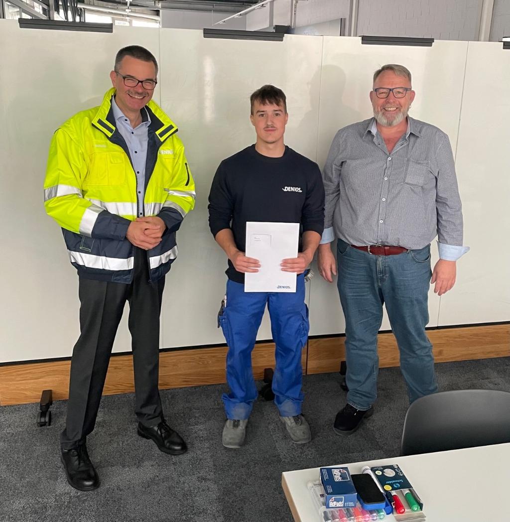 denios_se's tweet photo. Best #constructionmechanic? Here we go! We are so happy that Thorben has completed his final examination as BEST in the whole region of East Westphalia. We are very proud of this performance and we are glad that you will remain part of our DENIOS team. Keep it up! https://t.co/FDj3eR84vR
