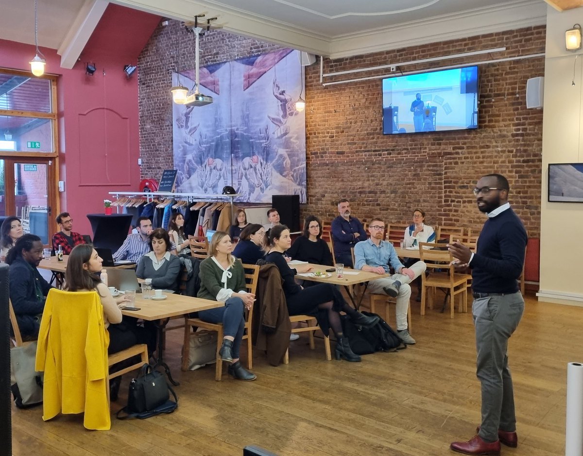 milkasklvc's tweet photo. As Team @EPHA_EU keeps learning &amp; growing, a #ProjectManagement workshop on today's menu:
- basic PM training by @kronos_group
- own PM learnings by @AliceCH19, EPHA President
- orchestrated by @JoannaJKa 

#learningbydoing 💪🏻 #learningbylearning 🤔 https://t.co/G5QBUkq7Bf