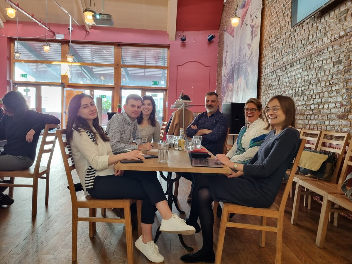 milkasklvc's tweet photo. As Team @EPHA_EU keeps learning &amp; growing, a #ProjectManagement workshop on today's menu:
- basic PM training by @kronos_group
- own PM learnings by @AliceCH19, EPHA President
- orchestrated by @JoannaJKa 

#learningbydoing 💪🏻 #learningbylearning 🤔 https://t.co/G5QBUkq7Bf