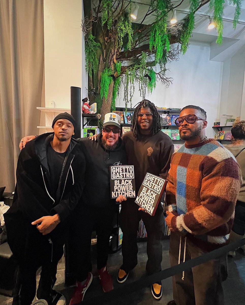 thebxnative's tweet photo. ๐๐YERRR! Congrats @GhettoGastro on the release of there new book! #blackpowerkitchen #thebronx #bronxnative https://t.co/A8sBzOFZpl