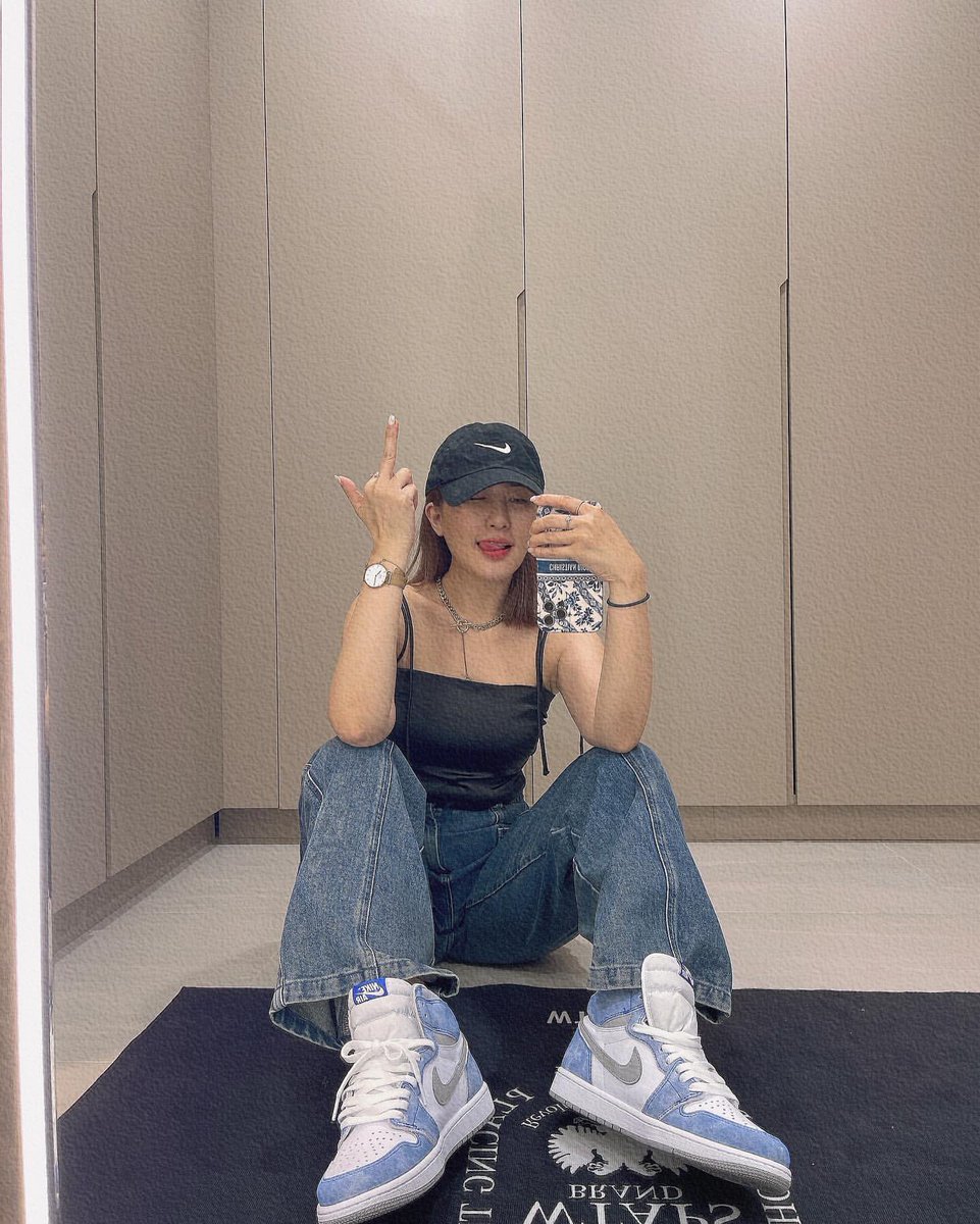 liyabest_'s tweet photo. I haven't worn casual clothes for a long time. If it wasn't for work, I would prefer to wear it this way. https://t.co/HQIH1ya0L6
