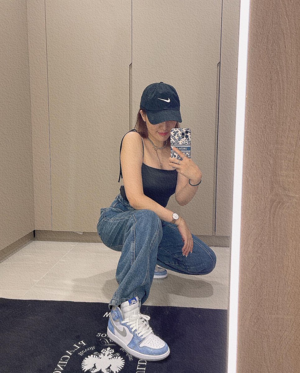 liyabest_'s tweet photo. I haven't worn casual clothes for a long time. If it wasn't for work, I would prefer to wear it this way. https://t.co/HQIH1ya0L6