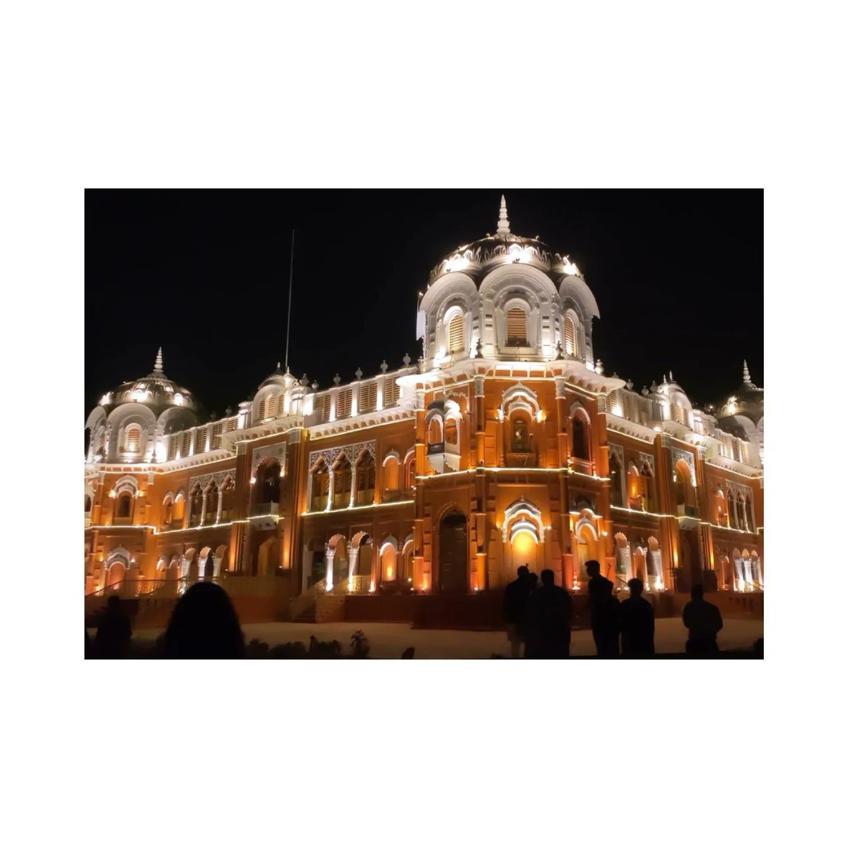 DrInMakingg's tweet photo. The mighty and beautiful Darbar Mahal bahawalpur 💙 https://t.co/jHDp8LOXrr