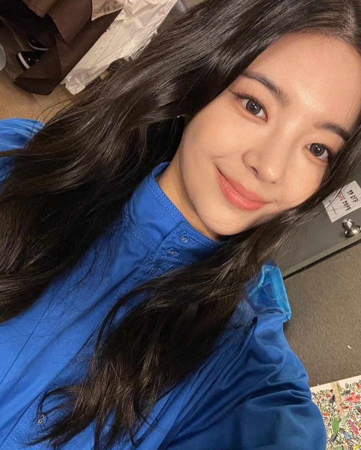 fansofhrj's tweet photo. #vocablue si paling biru 💙💙 https://t.co/pqaFKgmTSG