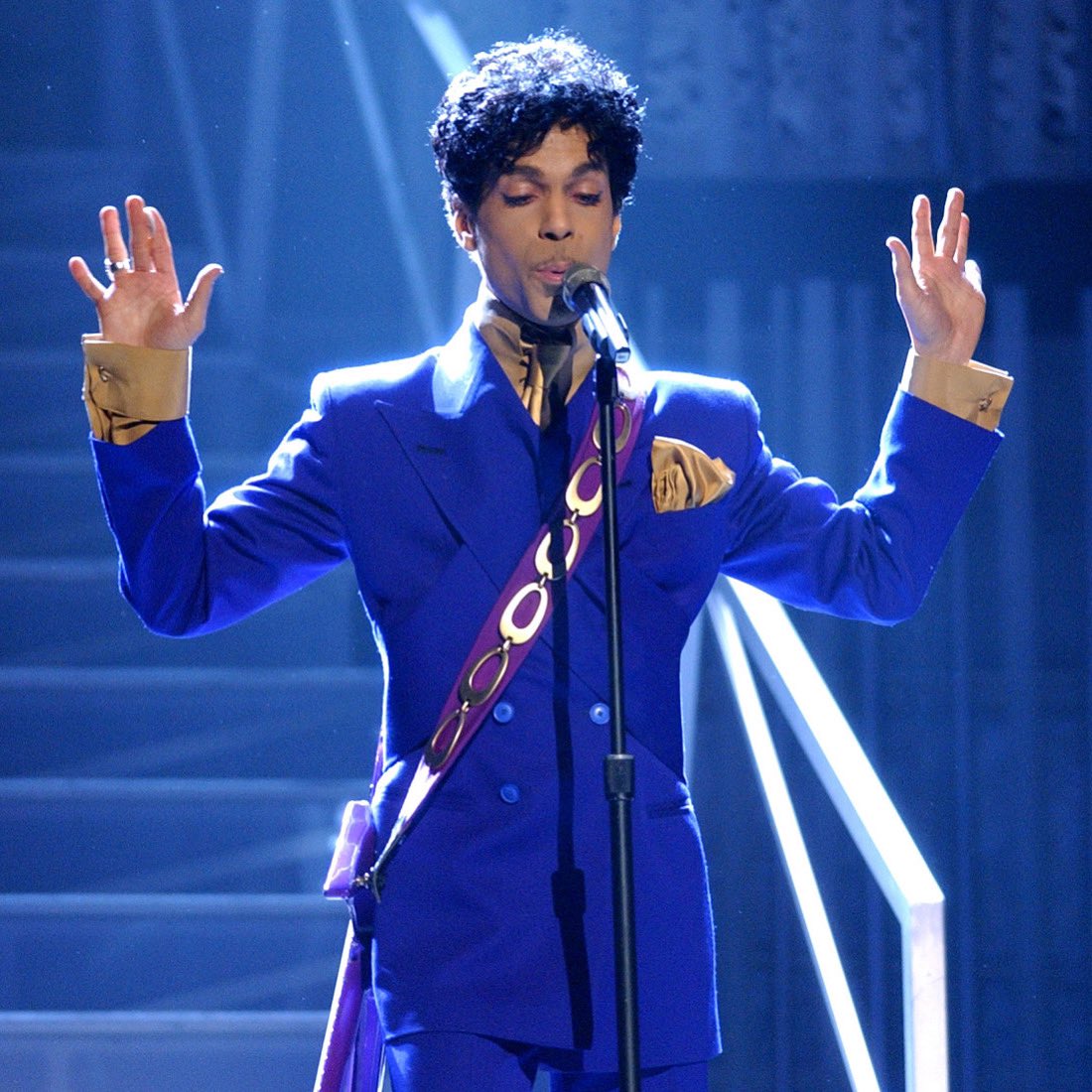 RockAcad's tweet photo. Did you know that October is ‘Black History Month’?

To celebrate, we’re going to talk about some of the most influential black musicians who changed music.

Today we mention @prince 🎸💜

Click here to read: https://t.co/ucdHVni5sO

#blackhistorymonth #prince #musiceducation https://t.co/b9V5in5zlO