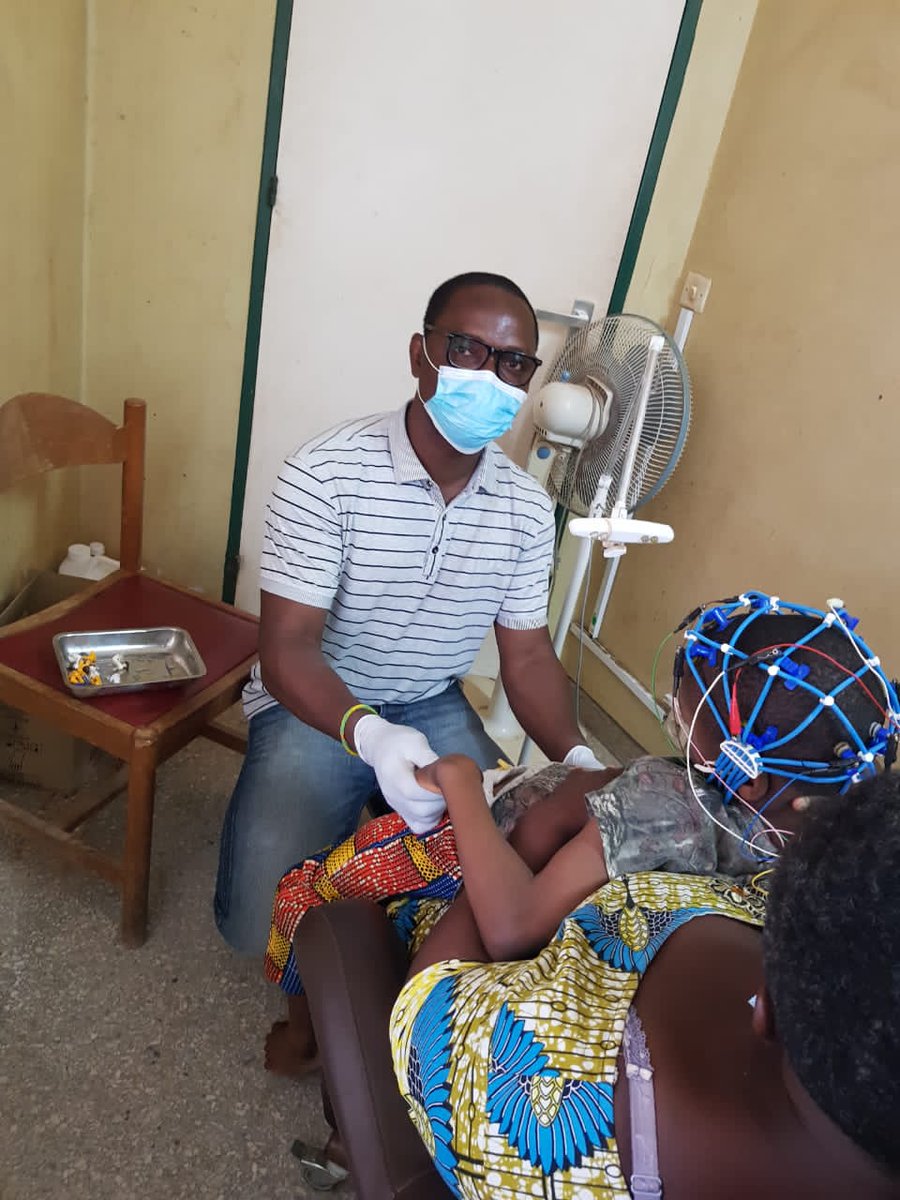 Programme de Réadaptation à Base Communautaire (PRBC) de l’APAPE-Down Syndrome Togo. 
Une consultation en électroencéphalogramme (EEG) a été organisée par l’APAPE-DST avec l’appui du partenaire stratégique de la Fondation Liliane (FL) et de la Fondation THOM au Togo, la FETAPH.