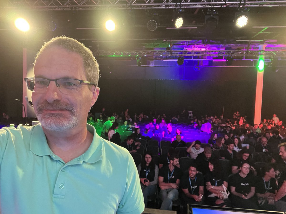 guywiener's tweet photo. ו… סיימתי. תנו לי קפה לאטה סויה בלובי או תנו לי מוות. עדיף קפה https://t.co/Yr9d0I3boR