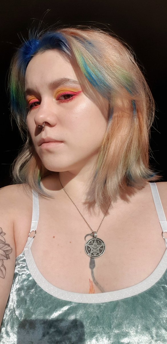 got inspired by @gayjeris #rosymaplemothman stede ❤️🥺 not excatly the pastel palette makeup, but still looks pretty
