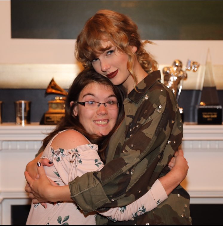 kelsalaine's tweet photo. 5 years ago I went to Taylor Swifts Mamas house. I still have no idea why Taylor wanted me but I am so grateful and shocked!!! Love you Taylor!!! #repss https://t.co/LWbprnDYhT