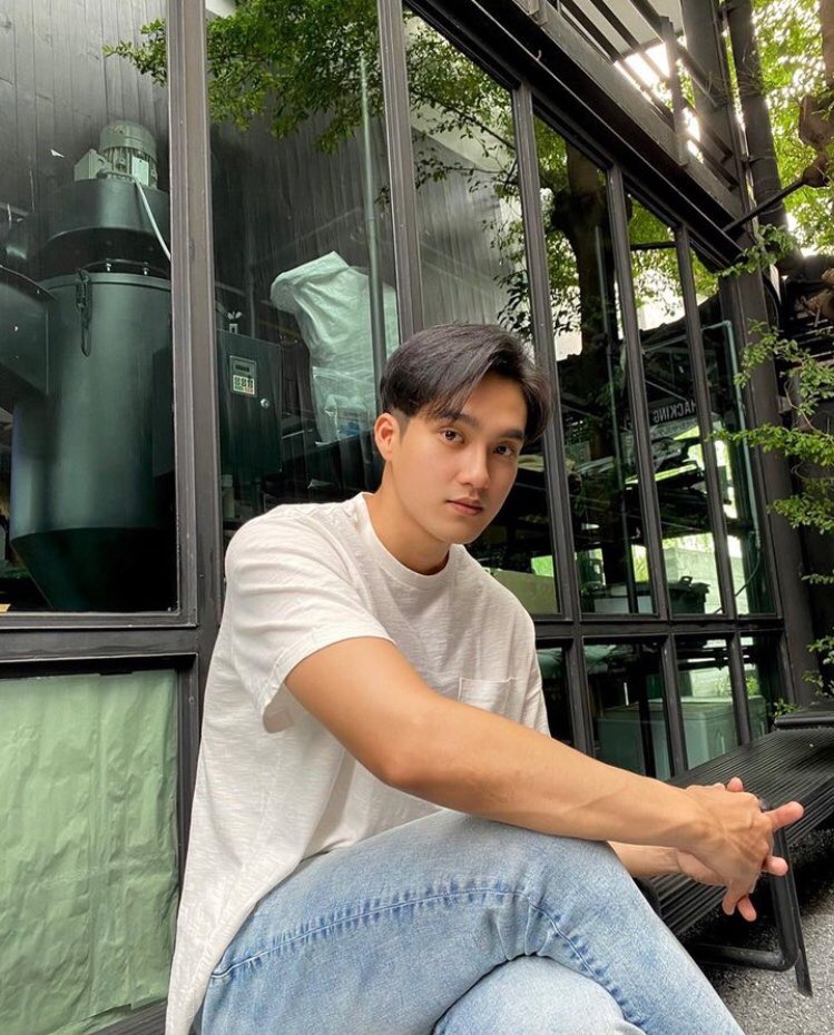 _unifirst's tweet photo. มีไลน์ มั้ยคะ 😳
#tmr_first https://t.co/ayuMvgoyC4
