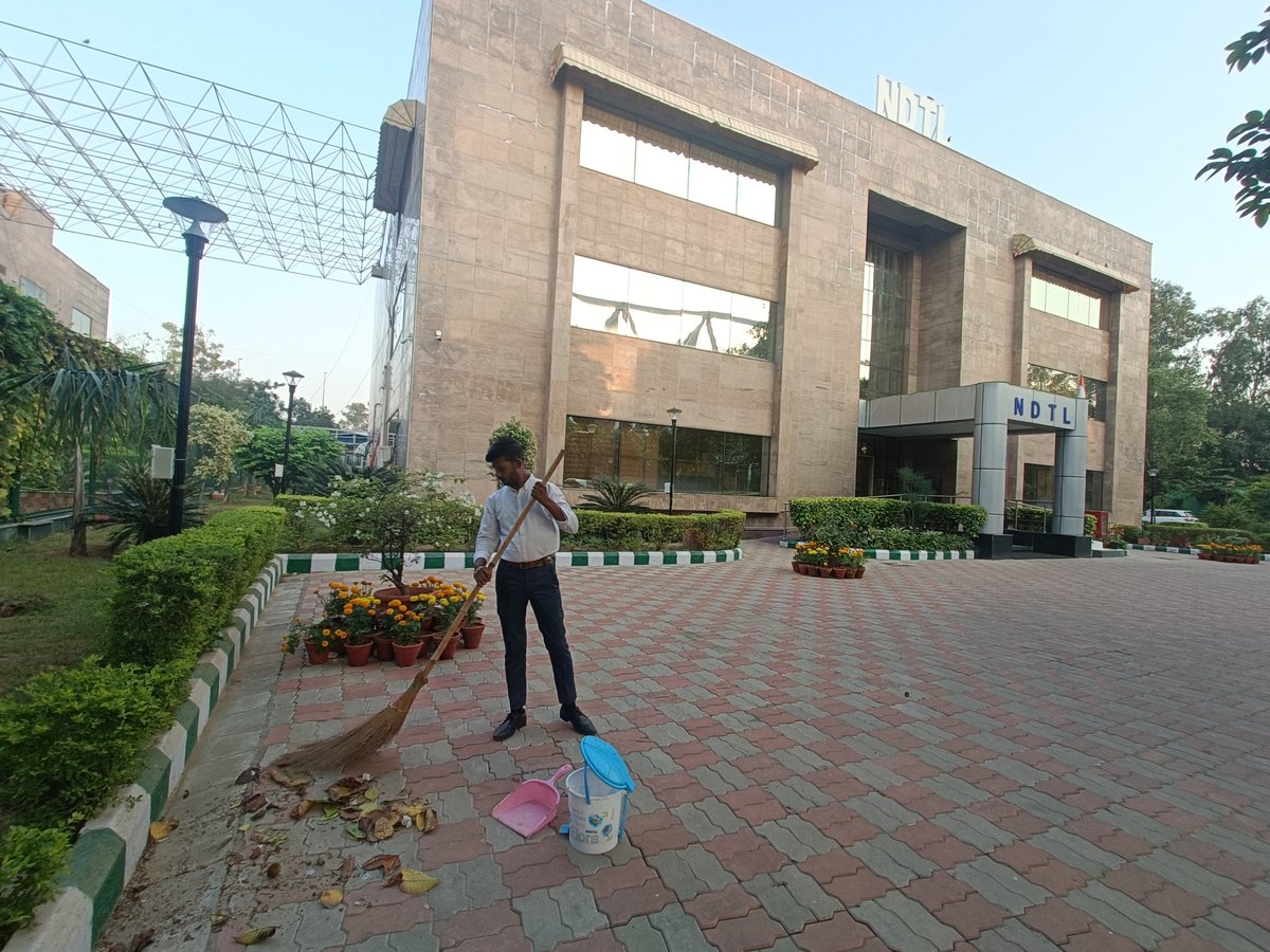 आयिए स्वच्छ भारत अभियान में हम सब अपना-अपना योगदान दें - #SwachhBharatAbhiyan  #DARPG #ministryofyouthaffairsandsports #DepartmentofSports #CleanIndiaCampaign2022 #DARPG_GOI