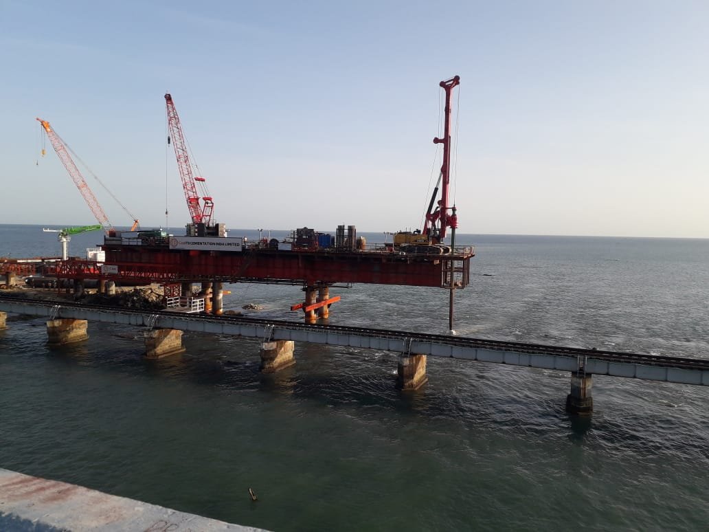 The long-awaited iconic #PambanBridge is nearing completion. This bridge will connect the mainland of India with Rameshwaram.

81% of the work is already completed. Soon, India will have its first vertical lift railway sea bridge.