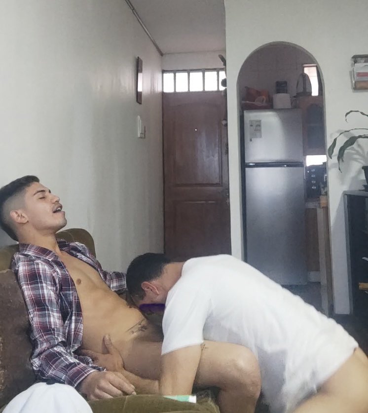 rodrigo_iturrie's tweet photo. Buenos dias mi gentee !!
Aquรญ disfrutando de los placeres de la vida ๐คช๐ฅ๐ฅ๐ฉ
.
..
#gay #gayhot #gayporn #porn #gaycrusing #crusinggay #gayactor #actorporn #modelgay #chilegay #gaychile #chilenocaliente https://t.co/5X6O2FOHdg